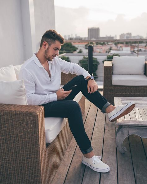 Rooftop chilling @thebetsyhotel! ✨ The past few nights have been incredible enjoying the beautiful sunsets of Miami. When the sun goes down… Rooftop Outfit Night, Bar Poses, Rooftop Poses, Rooftop Outfit, Abercrombie Outfits, Mens Photoshoot, Poses Men, Mens Photoshoot Poses, Formal Outfits