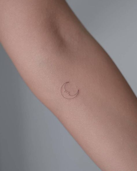 Half Moon Face Tattoo, Fine Line Moon And Stars Tattoo, Crescent Moon Tattoo With Face, Dainty Moon Tattoos For Women, Fine Line Crescent Moon Tattoo, Pretty Moon Tattoos, Moon Tattoo Dainty, Moon Tattoo Face, Crescent Moon Face Tattoo