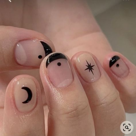 UNAS LUNA ✨🌙 Short Black Nail Art, Shorts Nails Ideas, Very Short Nails Ideas, Short Nails Ideas, Minimal Nails Art, Mens Nails, Hello Nails, Hippie Nails, Punk Nails