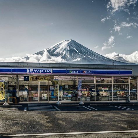 Lawson Japan, Fuji Mountain, Storefront Design, Mont Fuji, Photo Room, Japan Aesthetic, Aesthetic Japan, T Love, Mount Fuji