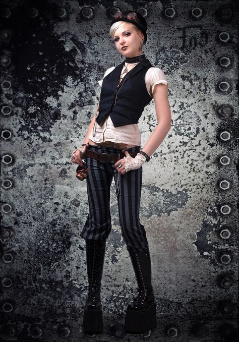 Minus the creepers or platform shoes or whatever the heck they're called, this could be an every day outfit. Victorian Aesthetics, Everyday Steampunk, Casual Steampunk, Moda Medieval, Steampunk Couture, Steam Girl, Steampunk Women, Steampunk Cosplay, Victorian Steampunk