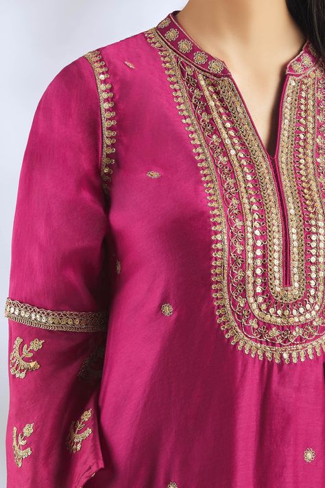 Pink kurta with placement floral butti motif embroidery. Comes with sharara and dupatta. Components: 3 Fabric: Chanderi,Net Neckline: Band collar Sleeve Length: Three quarter Color: Pink Embroidered Bell sleeves Straight kurta with side slits Split neck Sharara with tie up waistband Dupatta with embroidered border - Aza Fashions Gopi Vaid, Motif Embroidery, Pink Kurta, Latest Model Blouse Designs, Kurta Set For Women, Kurti Patterns, Dress Design Patterns, Embroidered Border, Embroidery Neck Designs