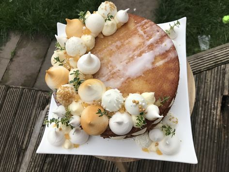 Lemon Meringue Birthday Cake, Lemon Drizzle Cake Decoration, Lemon Drizzle Wedding Cake, Lemon Drizzle Birthday Cake, Pie Wedding Cake, Cake With Meringue, Lemon Velvet Cake, Lemon Cake Mix Recipe, Cake Decorated With Fruit