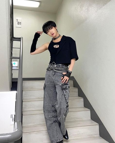 #Seonghwa #Ateez Pop Concert Outfit, Kpop Fashion Men, Techwear Outfits, Kpop Concert Outfit, Fashion Week Outfit, Seonghwa Ateez, Androgynous Fashion, Cute Celebrity Guys, Swaggy Outfits