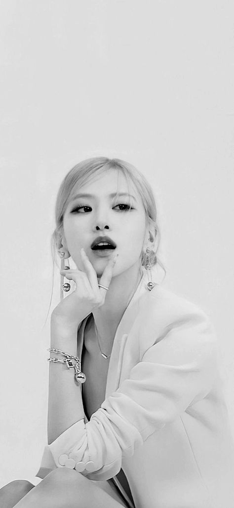 Rosé from blackpink +black and white+wallpaper Blackpink Black And White, Rosé Blackpink Black, Blackpink Black, Rosé Black And White, Rose Photos, Black And White Wallpaper, Black And White Posters, Rose Wallpaper, Rosé Blackpink