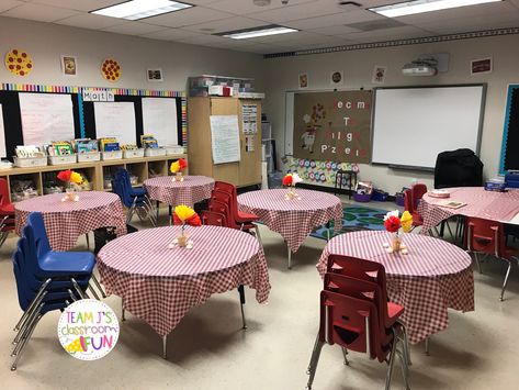 Pizzeria Room Transformation Room Transformation Classroom, Transformation Classroom, Operation Room, Book Tasting, Math Rotations, Restaurant Themes, Classroom Transformation, Pizza Day, Back To School Party