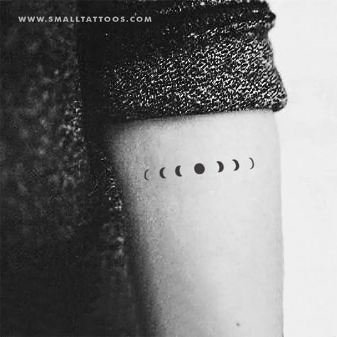 Minimalist Moon Phases Temporary Tattoo (Set of 3) – Small Tattoos Geometric Line Tattoo, Minimalist Tattoo Meaning, Moon Phases Tattoo, Omerta Tattoo, Tatoo Inspiration, Shape Tattoo, Moon Tattoo Designs, Small Tattoo Designs, Tattoo Set