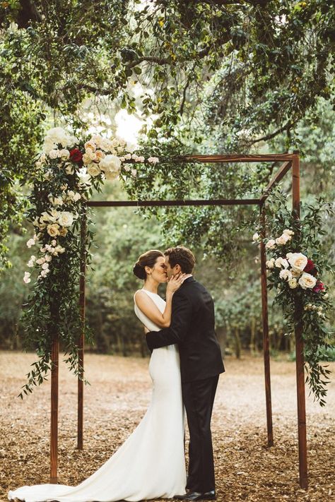 modern whimsy Oak Tree Wedding Ceremony, Garden Wedding Ceremony Decorations, Tree Wedding Ceremony, Chuppah Flowers, Descanso Gardens, Oak Tree Wedding, Wedding Chuppah, Wedding Ceremony Arch, Garden Weddings Ceremony