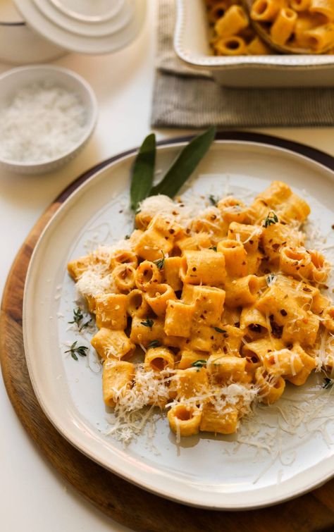 Sage Butternut Squash, Butternut Squash Mac And Cheese Recipe, Butternut Squash Mac Cheese, Butternut Squash Macaroni, Squash Mac And Cheese, Butternut Squash Mac, Butternut Squash Mac And Cheese, Butternut Squash Puree, Fall Menu