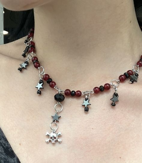 Emo Beaded Necklace, Alt Beaded Necklace, Dark Jewelry Gothic, Bead Wire Necklace, Goth Beaded Necklace, Necklace Ideas Handmade, Handmade Necklace Ideas, Choker Diy, Colar Chocker