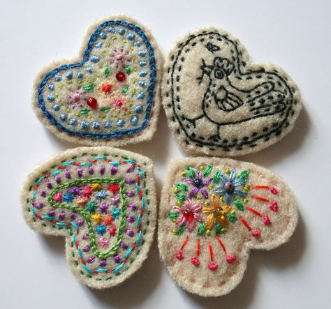 The Pea Pod: September 2011 Hantverk Diy, Heart Blanket, Diy Broderie, Felt Embroidery, Wool Projects, Felt Brooch, Embroidered Heart, 자수 디자인, Wool Applique