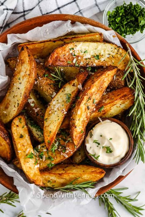 Rosemary Air Fryer Potato Wedges Oven Baked Wedges, Roast Beef French Dip, Air Fryer French Fries, Potato Wedges Recipe, Wedges Recipe, Rosemary Potatoes, Fresh Potato, Spend With Pennies, Oven Fried Chicken