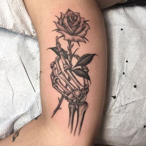 Skull Rose Tattoos, Petit Tattoo, Tattoo Female, Female Cat, Skeleton Tattoos, Skeleton Hand Tattoo, Cat Tattoos, Stylist Tattoos, Arm Tattoos