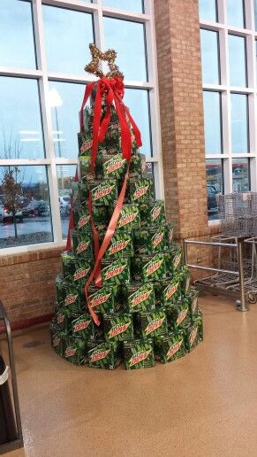 Mtn Dew Christmas Tree! Grocery Store Christmas Decorations, Grocery Store Christmas Displays, Alcohol Display, Christmas Store Displays, Beer Display, Alcohol Shop, Mtn Dew, Drink Display, Christmas Summer