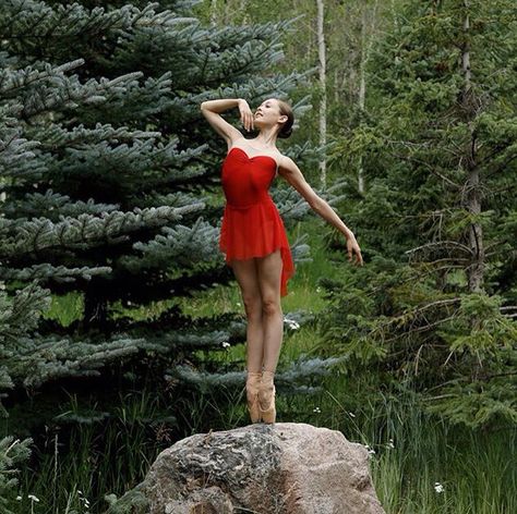 Juliet Doherty Ballet Senior Pictures, Outdoor Dance Photography, Juliet Doherty, Ballet Photography Poses, Dance Senior Pictures, Ballet Dance Photography, Ballet Images, Dance Picture Poses, Dance Photo Shoot