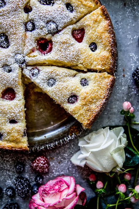 Easy Ricotta Cake with Fresh Berries Cake With Fresh Berries, Blueberries For Sal, Ricotta Cake, Berry Pie, Berry Cake, Cakes Recipes, Bundt Cakes Recipes, Bariatric Recipes, Bundt Cakes