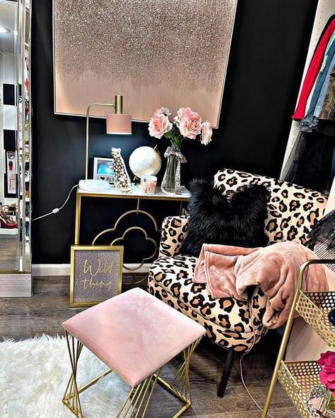 Pink And Leopard Living Room, Leopard Office Decor, Black And Pink Office Ideas, Cheetah Print Room Ideas, Glam Office Ideas, Eclectic Glam, Decor Ideas For Living Room, Salon Suites Decor, Elegant Living Room Decor