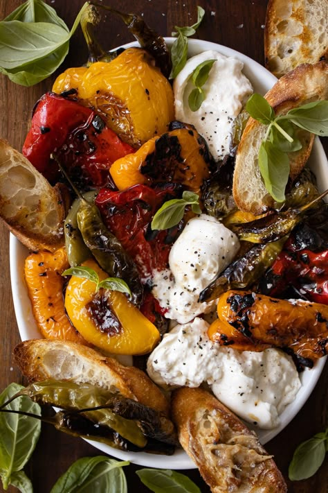 Roasted Peppers with Burrata and Garlic Spread — Inspired With A Twist Garlic Mash, Roasted Bell Peppers, Toasted Baguette, Garlic Spread, Vegetarian Mains, Burrata Cheese, Summer Appetizer, God Mat, Roasted Peppers