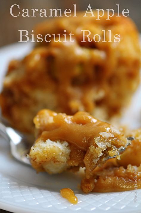 Caramel Apple Biscuit Rolls Recipe - Cooking | Add a Pinch | Robyn Stone Apple Biscuits Recipes, Biscuit Rolls Recipes, Refrigerator Biscuits, Apple Biscuits, Vegan Biscuits, Pane Dolce, Easy Treat, Biscuit Rolls, Sweet Rolls