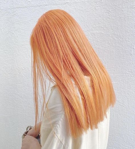 Creamsicle Hair Color, Light Orange Hair Color, Blond Orange Hair, Orange Pink Hair, Light Orange Hair, Cheveux Oranges, Peach Hair, Penteado Cabelo Curto, Scene Hair