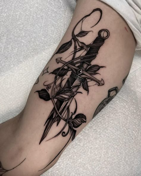 Dagger Tattoo Gothic Dagger Tattoo, Dagger Tattoo Ideas, Vietnamese Tattoo, Gothic Tattoo Ideas, Hand Tattoo Cover Up, Tattoo Vision Board, Darkside Tattoo, Blade Tattoo, Tattoo Coverup