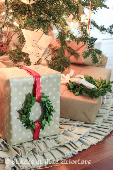 Farmhouse Gifts, Wrapped Presents, Swap Gifts, Gift Wrapping Inspiration, Christmas Tablescape, Boxwood Wreath, Creative Gift Wrapping, Noel Christmas, Christmas Gift Wrapping