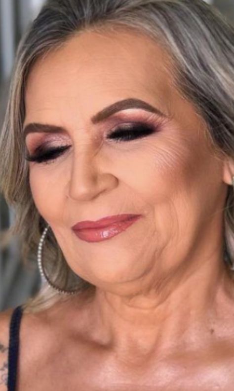 Best Makeup for 60 & 65 years Old Women - Plus Size Women Fashion Makeup For 60 Year Old, Makeup For Over 60, Makeup Over 50, Makeup Tips For Older Women, Makeup For Older Women, Beauty Make-up, Makijaż Smokey Eye, Braut Make-up, Makeup Tricks