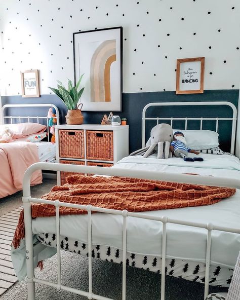 Urbanwalls on Instagram: “When you're sharing a bedroom, creativity is key! @jaden.nicolediyhome used bold, gender-neutral colors and our Black Irregular Dots to…” Unisex Bedroom Kids, Gender Neutral Bedroom Kids, Babies Bedroom, Boy And Girl Shared Room, Unisex Kids Room, Boy And Girl Shared Bedroom, Gender Neutral Kids Room, Sibling Room, Kids Rooms Shared