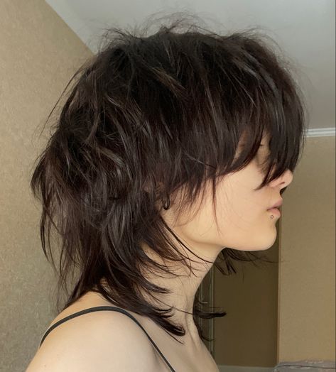 Short Layered Hair Thick Hair, Masc Long Haircuts Straight Hair, Gender Neutral Shag Hair, Midwest Emo Haircut, Tapered Shag Haircut, Short Wolfcut Hairstyle Women, Jelly Fish Cut Short Hair, Choppy Parted Bangs, Adrogonus Hair Medium