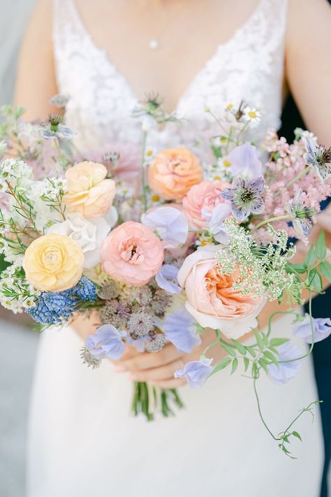 Pastel Wedding Decor, Wedding Color Themes, Pastel Wedding Decorations, Pastel Wedding Colors, Round Wedding Tables, Winter Bridal Bouquets, Boda Ideas, Pastel Wedding Flowers, Pastel Bouquet