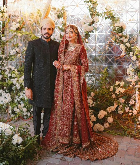 Groom Pakistani, Couple Dressing, Wedding Dresses Pakistani, Bride Photos Poses, Wedding Dresses Men Indian, Red Bridal Dress, Sherwani Groom, Groom Wedding Dress, Couple Wedding Dress