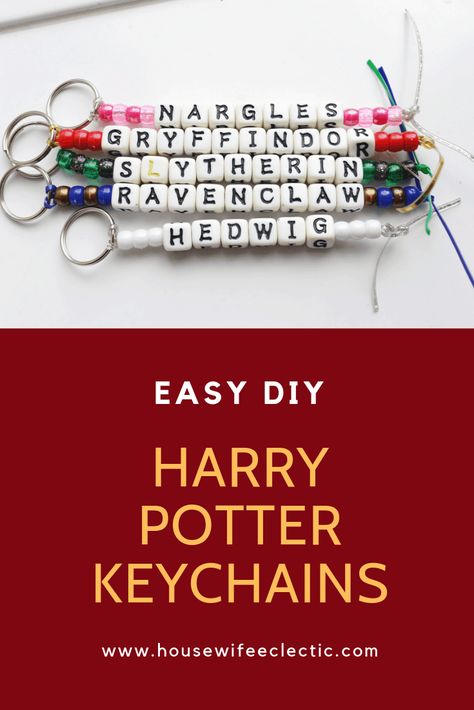 Easy DIY Harry Potter Keychains - Housewife Eclectic Harry Potter Diy Crafts Easy, Harry Potter Diy Crafts, Diy Harry Potter Crafts, Harry Potter Gifts Diy, Harry Potter Keychain, Harry Potter 3, Harry Potter Marathon, Harry Potter Day, Harry Potter Bracelet