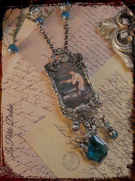 "Vintage fantasy style mermaid necklace aged silver color, brutalist style jewelry, John William Waterhouse illustration Hello, I offer you today this mid-length necklace that I made in a fantastic vintage style. Illustration representing a work by John William Waterhouse mounted between two glass plates, on the back of this illustration I have inserted a fabric in the colors matching the illustration, then set with guaranteed lead-free pewter!! The set is adorned with aged silver metal stamping Stamped Solder Jewelry, Fairy Tale Jewelry, Fantasy Style, John William Waterhouse, Vintage Jewelry Crafts, Romantic Jewellery, Assemblage Jewelry, Repurposed Jewelry, Silver Jewelry Necklace