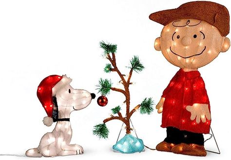 Christmas Charli, Brown Christmas Decorations, Snoopy Christmas Decorations, Christmas Tree Yard, Snoopy Christmas Tree, Outdoor Tree Lighting, Charlie Brown Christmas Tree, Christmas Yard Art, Charlie Brown Snoopy