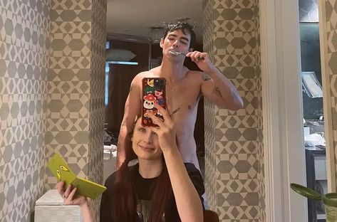 Joe Jonas Aesthetic, Sophie Turner Instagram, Sophie Turner Joe Jonas, Joe Jonas And Sophie Turner, English Countryside Home, Sophie Turner And Joe Jonas, Happy Birthday Joe, A Mirror Selfie, Countryside Home