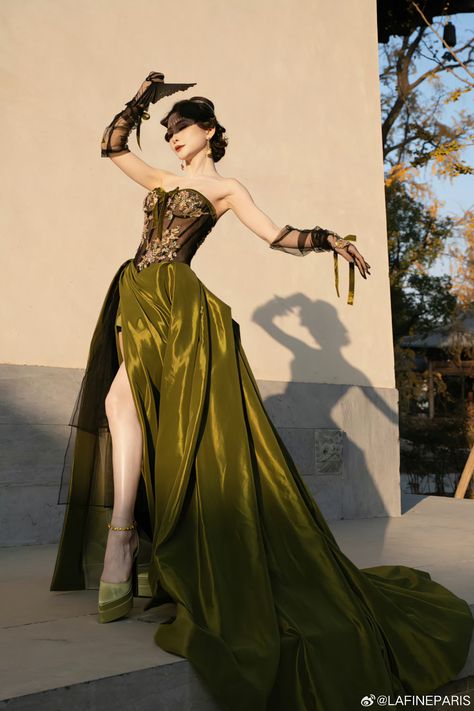 Woman In Dress Pose Reference, Nature Inspired Dress Illustration, 30s Aesthetic Fashion, Long Gloves With Dress, Unique Dress Designs Fashion, Green Formal Outfit, Ethereal Dress Goddesses, Green Fancy Dress, Chinese Prom Dress