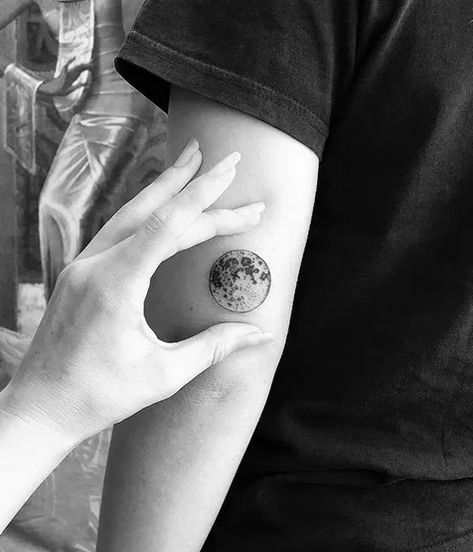 200 Tattoo, A Moon Tattoo, Tiny Tattoo Placement, Realistic Moon Tattoo, Daisy Tattoo Designs, Luna Tattoo, Crow Tattoo Design, Full Moon Phases, Small Moon Tattoos