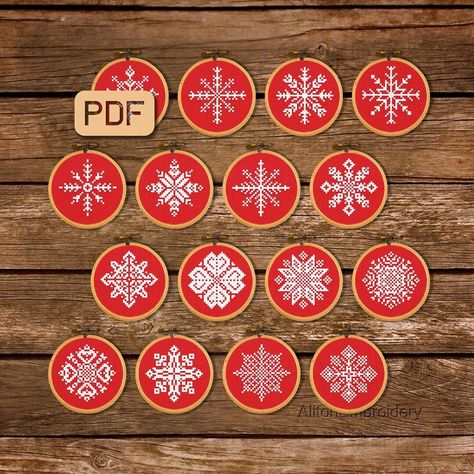 Small Christmas Cross Stitch Patterns, Small Christmas Cross Stitch, Snowflake Cross Stitch Pattern, Small Snowflakes, Snowflake Cross Stitch, Cross Stitch Pattern Christmas, Xstitch Patterns, Christmas Embroidery Designs, Cross Stitch Patterns Christmas