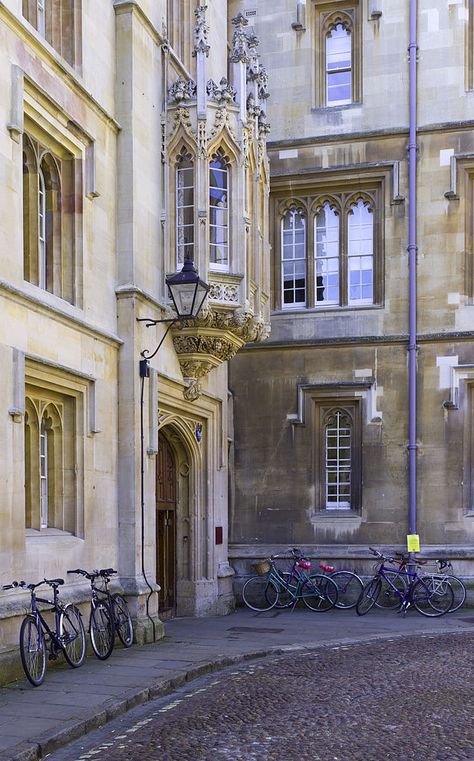 Pembroke College (Oxford University) My brother Jerry went here for law school once upon a time RIP Jer --love u Oxford United Kingdom, Oxford College, Oxford City, London University, University Of Oxford, Oxford England, Neoclassical Architecture, New College, Cambridge University