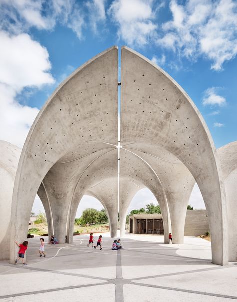 Lake Flato creates pavilions with concrete “petals” for San Antonio’s Confluence Park Confluence Park, Villa Architecture, Lake Flato, Shell Structure, Park Pavilion, Landscape Gardening, Plans Architecture, Parametric Architecture, Parametric Design