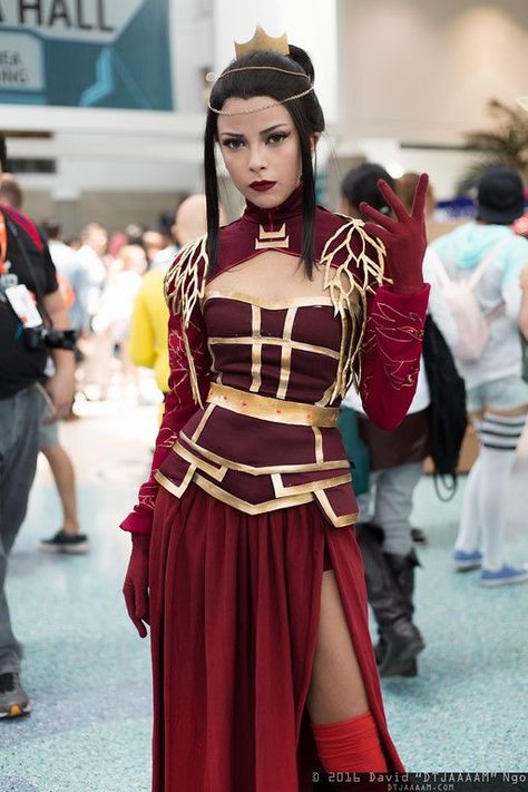 Azula (Avatar) #cosplay | Anime Expo 2016. More costume and cosplay sewing: http://www.japanesesewingpatterns.com/reviews/cosplay/2015/09/30/cosplay-costume-sewing-patterns-review.html Azula Inspired Outfit, Azula Cosplay, Airbender Cosplay, Azula Avatar, Avatar Cosplay, Susanoo Naruto, Hallowen Costume, Anime Expo, Cosplay Tips