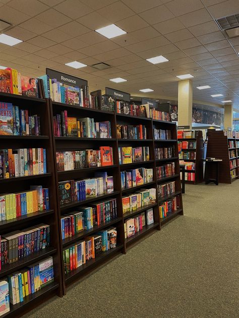 books | novels | barnes and noble | bookshelves Working At Barnes And Noble, Bookstore Pictures, Bentley Aesthetic, Alexa + Core + Aesthetic, Barnes And Noble Aesthetic, Editing Assets, Physical Media, Autumn Evening, Scream 6