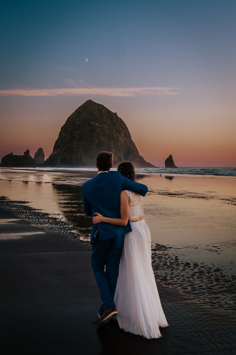 Haystack Rock is an iconic location for a reason! When on the Oregon Coast for your elopement - do not miss sunset! This Canon Beach elopement on the Oregon Coast ended with a beautiful sunset. Photos by @myrtlecreativeco Canon Beach Oregon Wedding, Beach Micro Wedding, Canon Beach Oregon, Canon Beach, Oregon Coast Elopement, Haystack Rock, Coast Elopement, Cannon Beach Oregon, Oregon Elopement