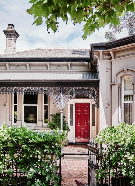 Modern Victorian Exterior, Victorian Facade, Restored Victorian Homes, Victorian Home Ideas, Terrace House Exterior, Old Victorian House, Cheap Rustic Decor, Beautiful Bookshelf, Melbourne Suburbs