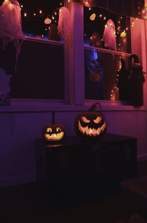 Spooky Images, Halloween Tumblr, Spooky Halloween Pictures, October Aesthetic, Spooky Halloween Food, Spooky Halloween Costumes, Carved Pumpkins, Casa Halloween, Spooky Halloween Party