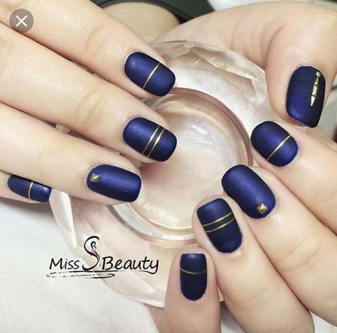 Matte blue and gold nails Navy Nails Design, Navy Blue Nail Designs, Blue Gold Nails, Nail Designs For Fall, Blue Matte Nails, Blue And Silver Nails, Gold Acrylic Nails, Navy Nails, Navy Blue Nails