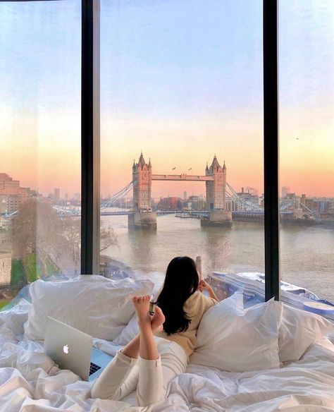 Best Airbnb on Instagram: “🇬🇧🇬🇧🇬🇧 . . 📍#London #England || Photo by @checkineu — visit our link in bio to book” Living In London Aesthetic, City View Apartment, Aesthetic London, London Dreams, London View, London Lifestyle, London Aesthetic, Luxury London, London Hotels