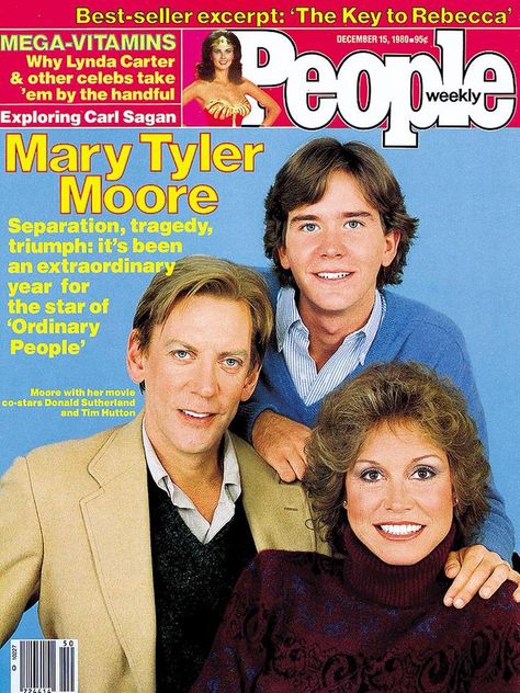 Mary Tyler Moore with Donald Sutherland and Timothy Hutton Debby Boone, People Magazine Covers, Disney Princess Memes, Celebrity Yearbook Photos, Timothy Hutton, Pat Boone, Vintage People, Tyler Moore, Donald Sutherland