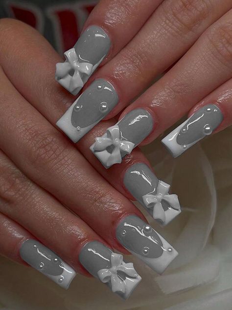 Short Gray Nails With Design, Grey And White Nail Designs, Grey Square Nails, Cute Grey Nails, Acrylic Nails Grey, White Short Nails, Nail Designs Bling, Nails Grey, Gray Nail