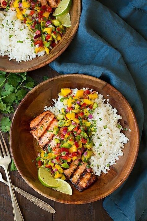 Healthy Romantic Dinner, Salmon With Mango, Mango Salsa Salmon, Mango Avocado Salsa, Lime Salmon, Salmon Avocado, Romantic Dinner Recipes, Salmon Dishes, Cooking Classy